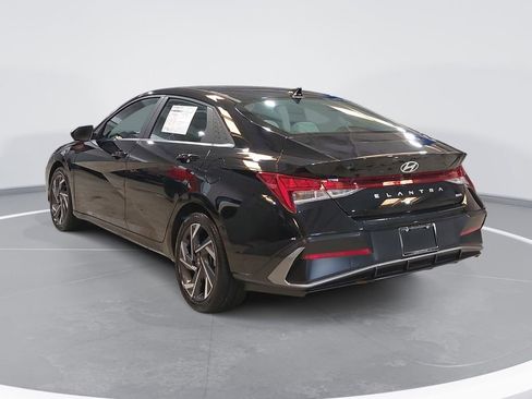 Used 2025 Hyundai Elantra Limited FWD image 7