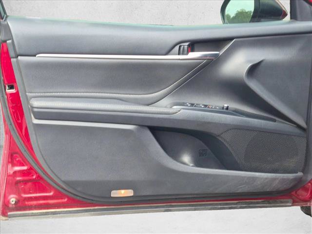 Used 2018 Toyota Camry XSE FWD image 11