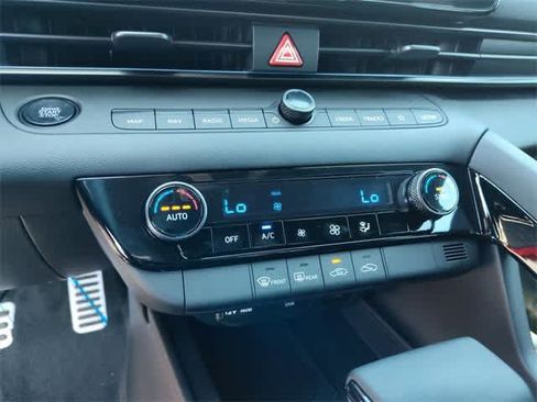Certified 2025 Hyundai Elantra SEL image 15