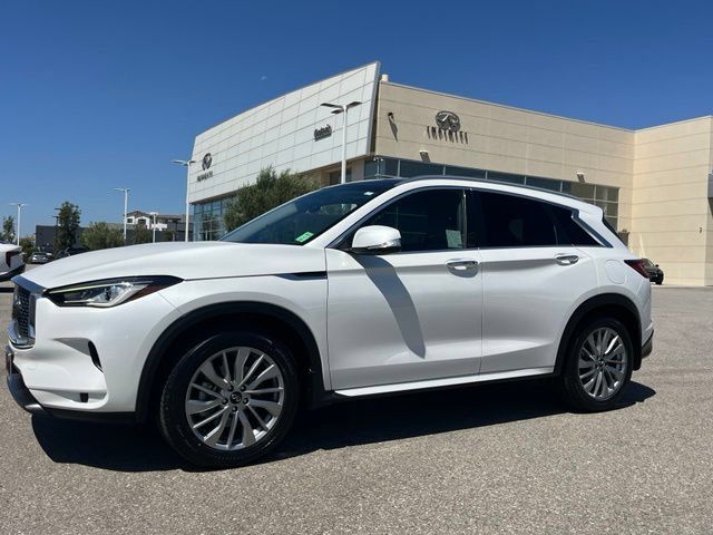Certified 2023 INFINITI QX50 Luxe FWD image 2