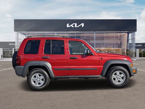 Used 2006 Jeep Liberty Sport image 2