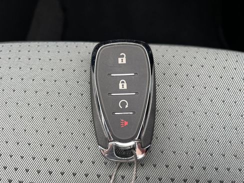 Used 2025 Chevrolet Trax LT w/ LT Convenience Package image 21