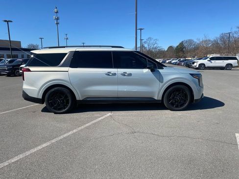 Used 2025 Kia Carnival SX Prestige image 9