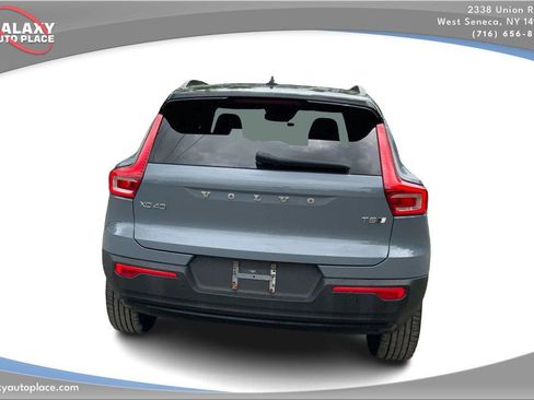 Used 2022 Volvo XC40 T5 R-Design w/ Climate Package AWD/4WD image 6