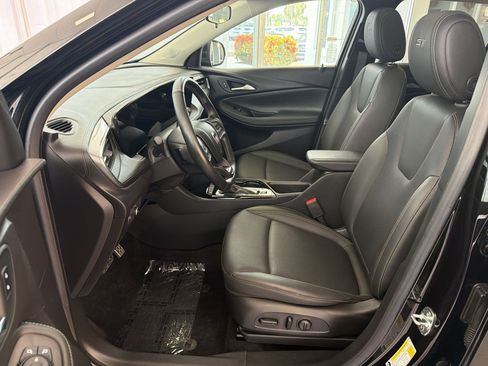 Used 2024 Buick Encore GX Sport Touring w/ Experience Buick Package FWD image 5