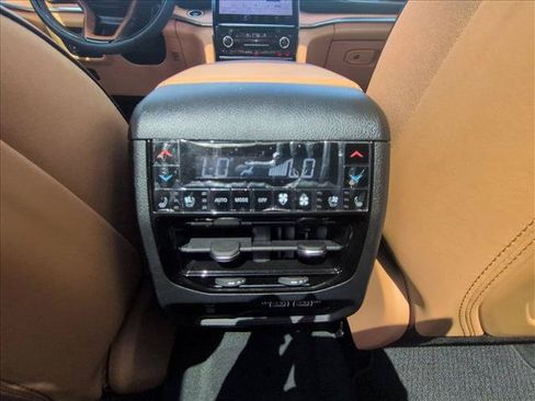 Used 2025 Jeep Grand Cherokee L Summit AWD/4WD image 17