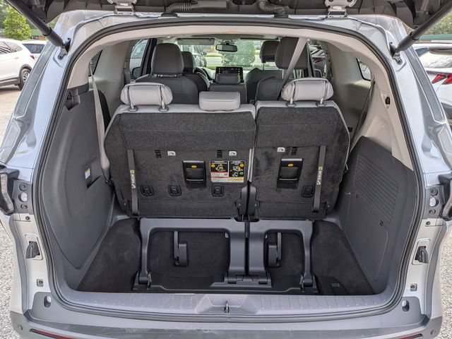 Used 2024 Toyota Sienna XLE FWD image 14