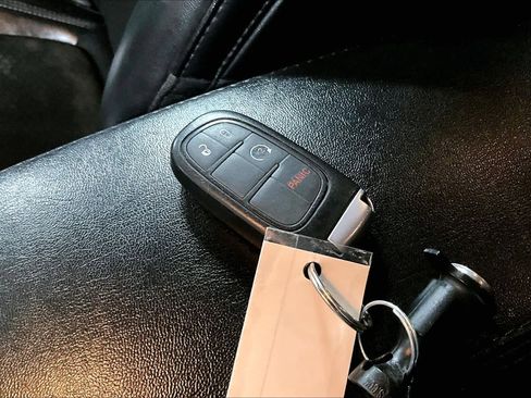 Used 2019 Jeep Cherokee Latitude Plus image 14