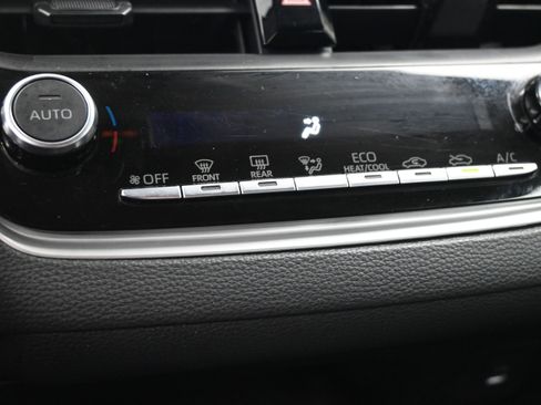 Used 2025 Toyota Corolla LE image 14