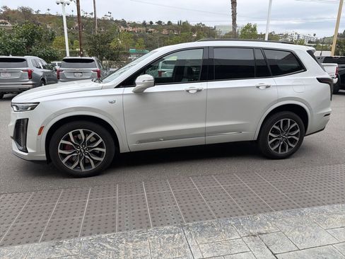 Used 2023 Cadillac XT6 Sport w/ Technology Package image 4