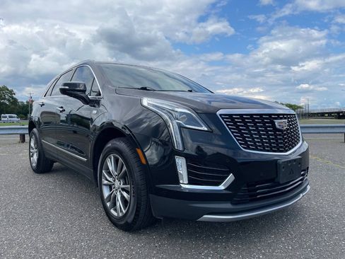 Used 2022 Cadillac XT5 Premium Luxury AWD/4WD image 2