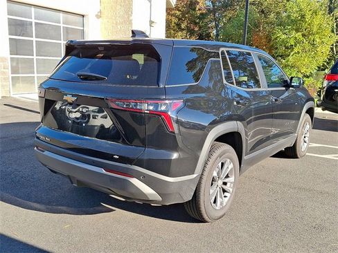 Used 2025 Chevrolet Equinox LT w/ Safety and Technology Package image 8