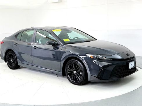 Used 2025 Toyota Camry SE w/ Convenience Package AWD/4WD image 7
