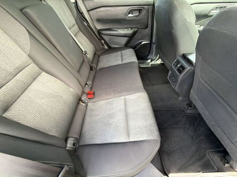 Used 2025 Nissan Rogue SV FWD image 33