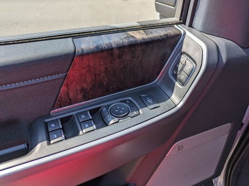 New 2025 Ford F250 Lariat w/ Lariat Ultimate Package image 17