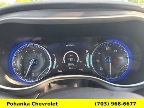 Used 2025 Chrysler Pacifica Select FWD image 9