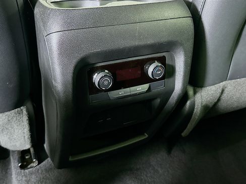 Used 2025 Chevrolet Traverse LT FWD image 27