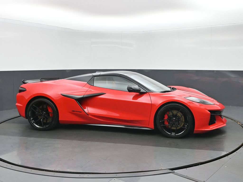 Used 2025 Chevrolet Corvette Z06 RWD image 2
