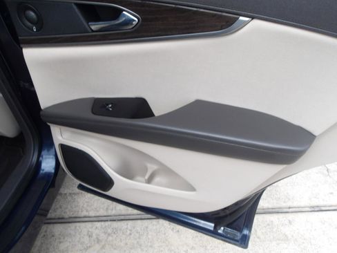 Used 2017 Lincoln MKX Reserve w/ Lincoln MKX Climate Package image 7