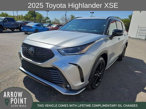 Used 2025 Toyota Highlander XSE AWD/4WD image 4