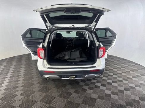 Used 2021 Ford Explorer Limited w/ Equipment Group 301A AWD/4WD image 16