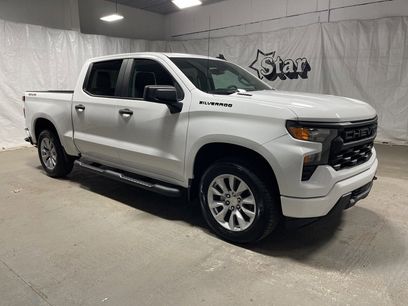 New 2025 Chevrolet Silverado 1500 Custom w/ LPO, Dark Essentials Package