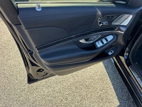 Used 2020 Mercedes-Benz S 560 Sedan image 10