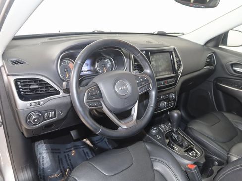 Used 2020 Jeep Cherokee Limited image 24