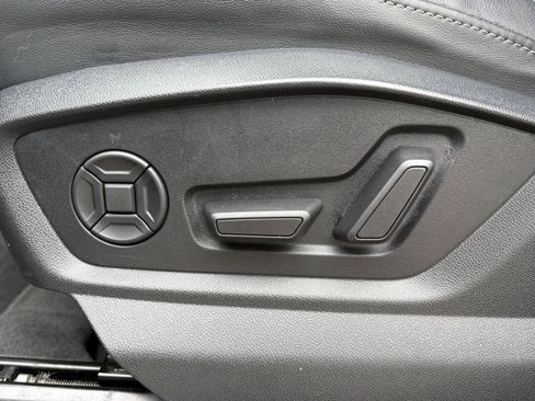 Used 2022 Audi Q8 Prestige w/ Prestige Package AWD/4WD image 11