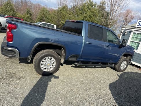 Used 2025 Chevrolet Silverado 2500 LT image 8