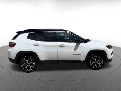 Used 2025 Jeep Compass Limited AWD/4WD image 9