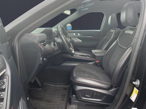 Used 2025 Ford Explorer ST AWD/4WD image 9