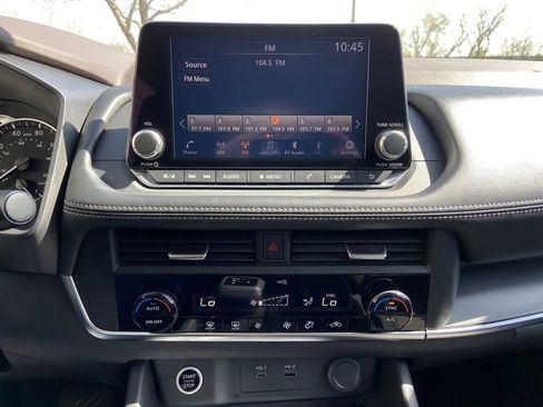 Used 2023 Nissan Rogue SV image 18