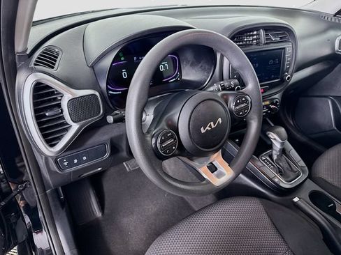 Used 2023 Kia Soul LX FWD image 18