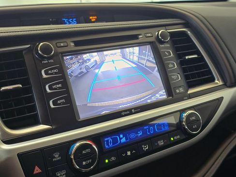 Used 2014 Toyota Highlander XLE AWD/4WD image 11