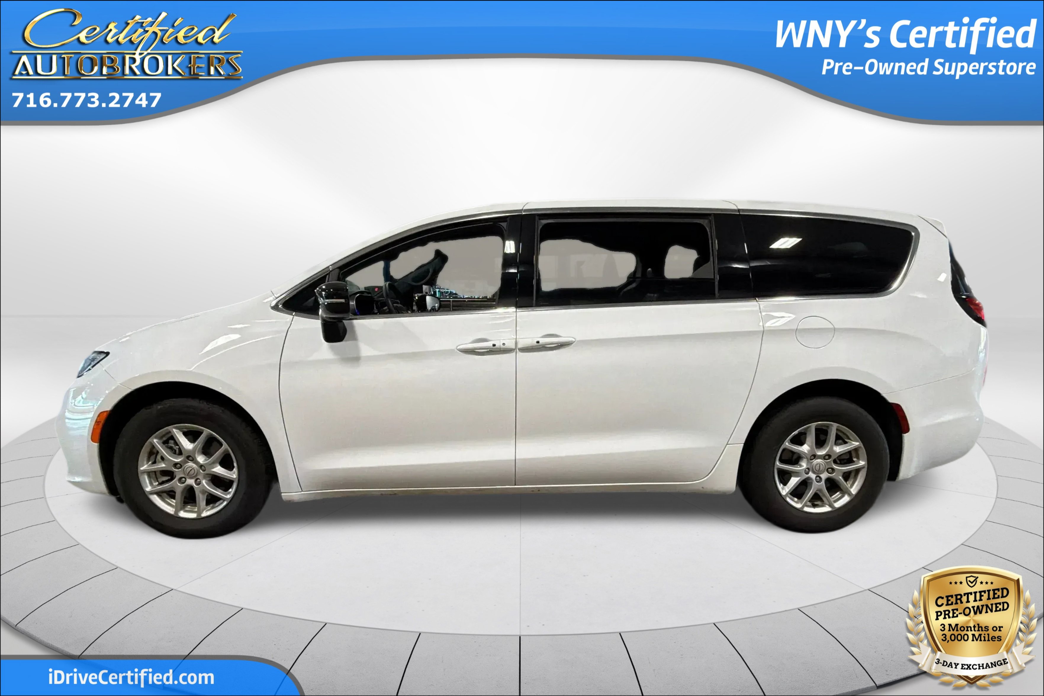 Used 2026 Chrysler Pacifica Select FWD image 9