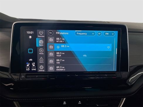 Used 2024 Volkswagen Atlas Cross Sport SE w/ Panoramic Sunroof Package image 15