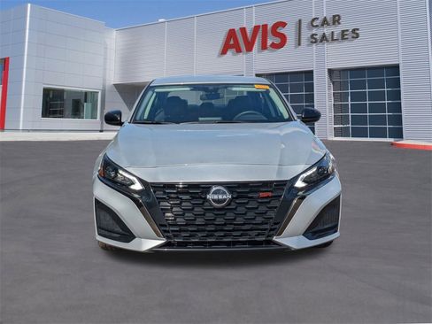 Used 2025 Nissan Altima 2.5 SR image 2