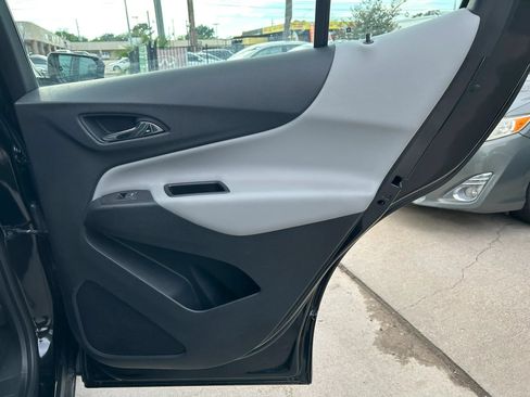 Used 2018 Chevrolet Equinox LS FWD image 16