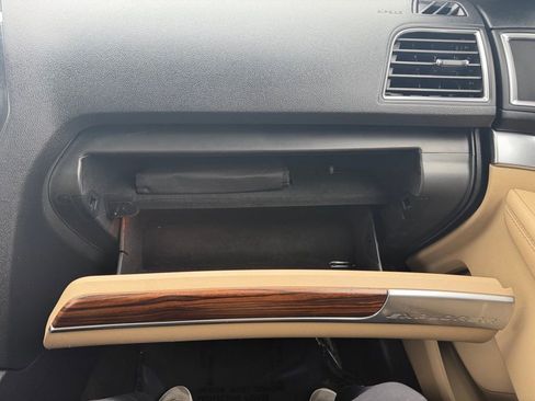 Used 2017 Ford Explorer Limited image 31