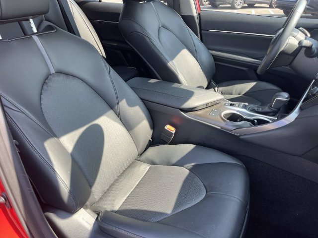 Used 2024 Toyota Camry XLE w/ Cold Weather Package FWD image 21
