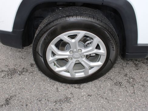 Used 2024 Jeep Compass Latitude AWD/4WD image 12