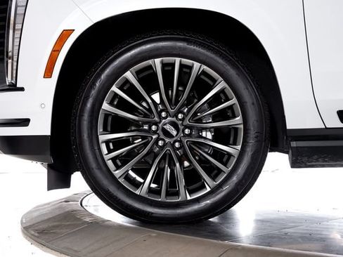Used 2026 Cadillac Escalade Platinum Sport w/ LPO, Floor Liner Package AWD/4WD image 13