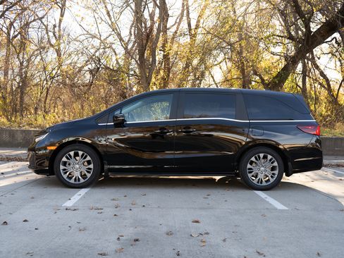 Certified 2026 Honda Odyssey Touring image 2