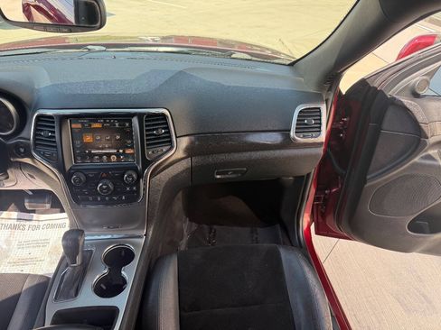Used 2017 Jeep Grand Cherokee Altitude AWD/4WD image 16