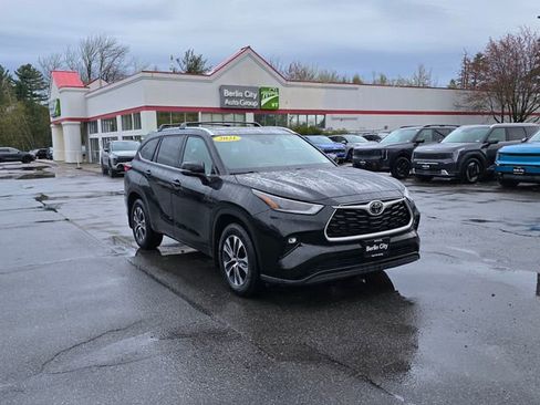 Used 2021 Toyota Highlander XLE AWD/4WD image 33