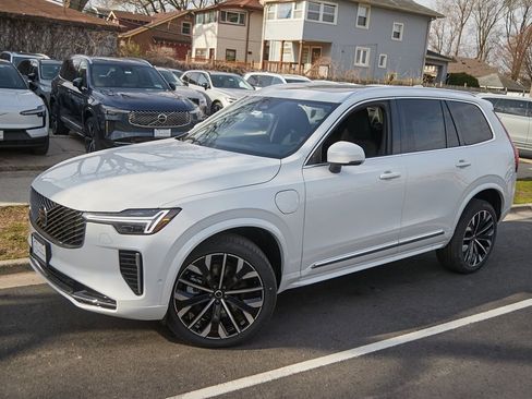 New 2025 Volvo XC90 T8 Plus w/ Protection Package Premier image 3