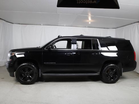Used 2018 Chevrolet Suburban LT image 23