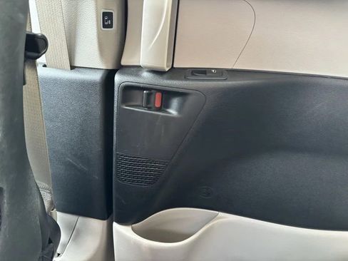 Used 2024 Chrysler Pacifica Touring-L image 22