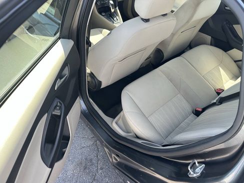 Used 2015 Ford Focus SE w/ SE Cold Weather Package FWD image 10